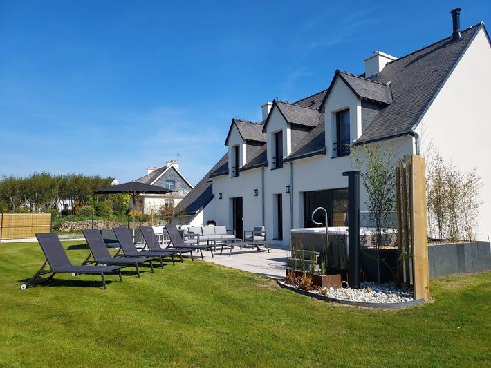 Gîte pour 12 personnes, avec jardin ainsi que terrasse et jacuzzi - 1