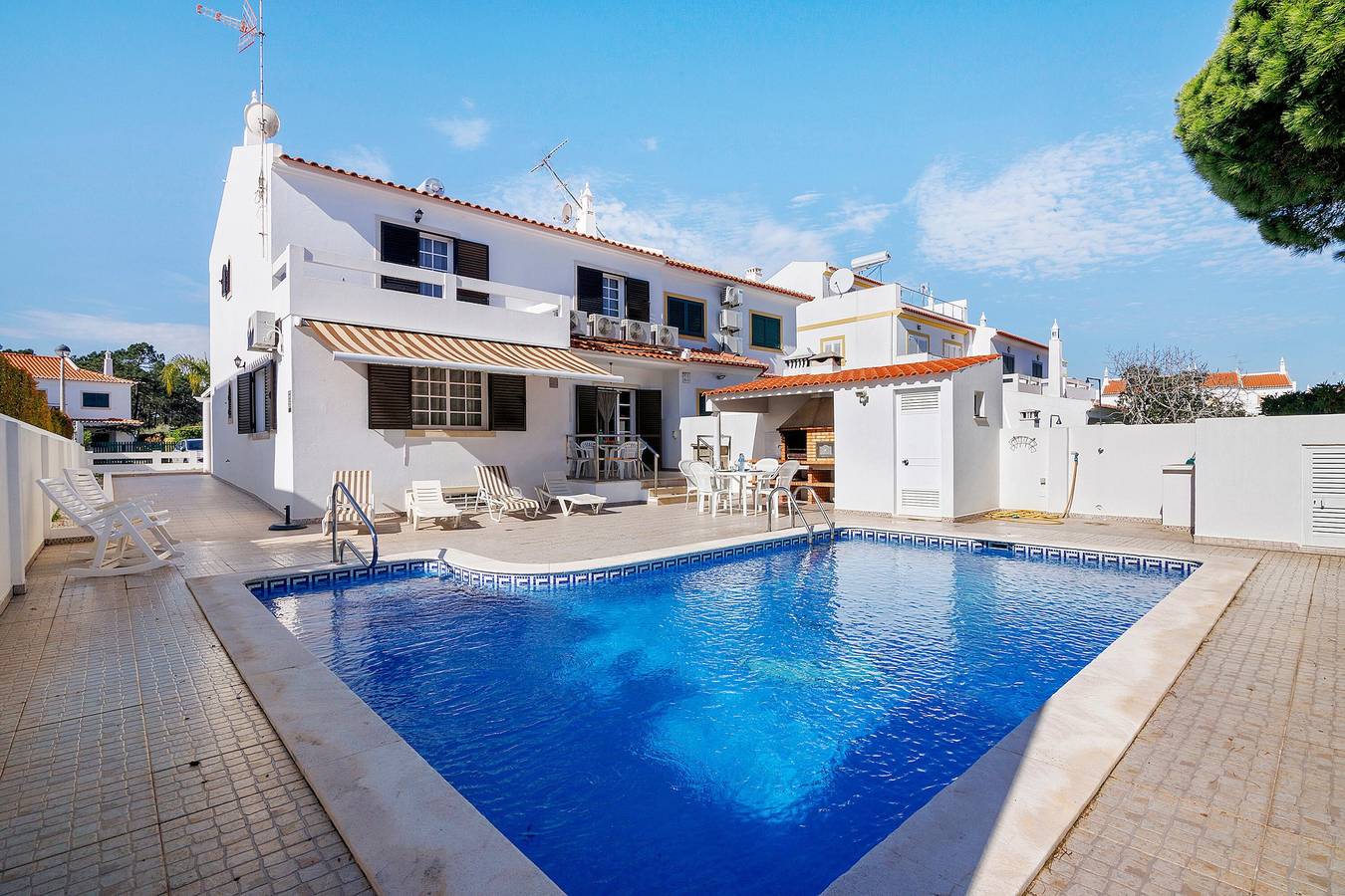 Holiday Home 'Villa Da Praia' with Private Terrace, Wi-Fi & Air Conditioning in Monte Gordo, Faro District
