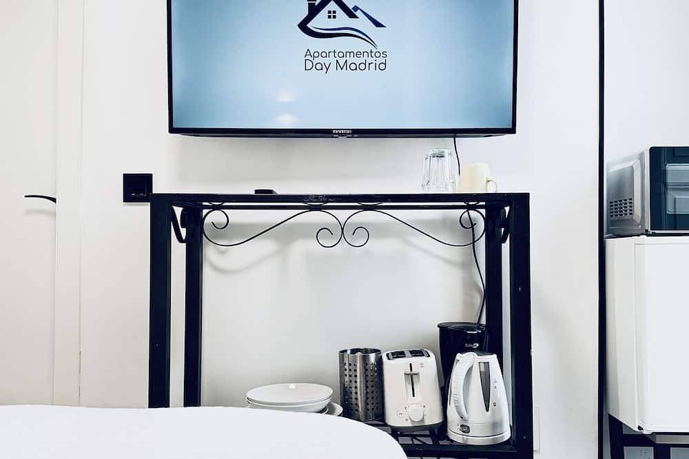 Bright Double Room with Bathroom Gran Via | 035 in Centro (Madrid), Madrid