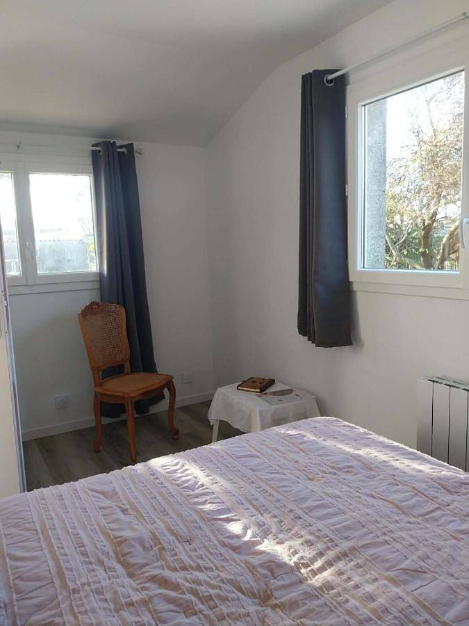 Gîte pour 2 personnes, avec jardin ainsi que vue et terrasse à Marennes - 4