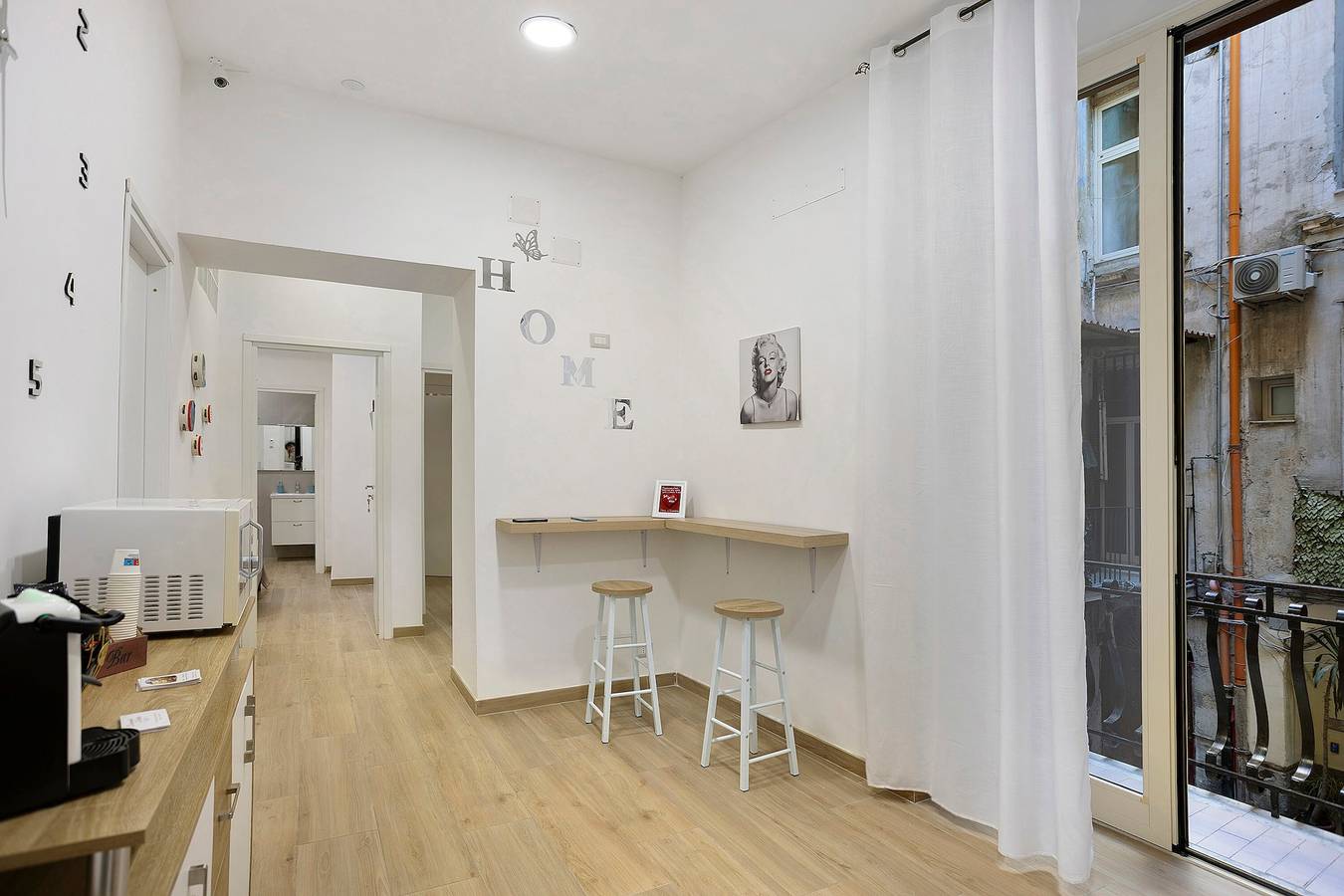 B&B Int' O' Vico - Camera Matrimoniale Deluxe 6 con Wi-Fi e Aria Condizionata in Napoli, Napoli e dintorni