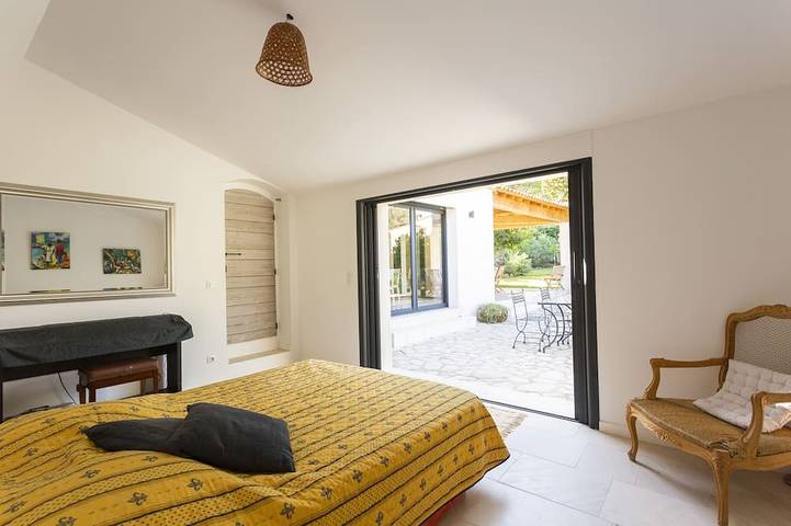 Location de vacances pour 12 personnes, avec jacuzzi et jardin, animaux acceptés à Fontvieille - 3