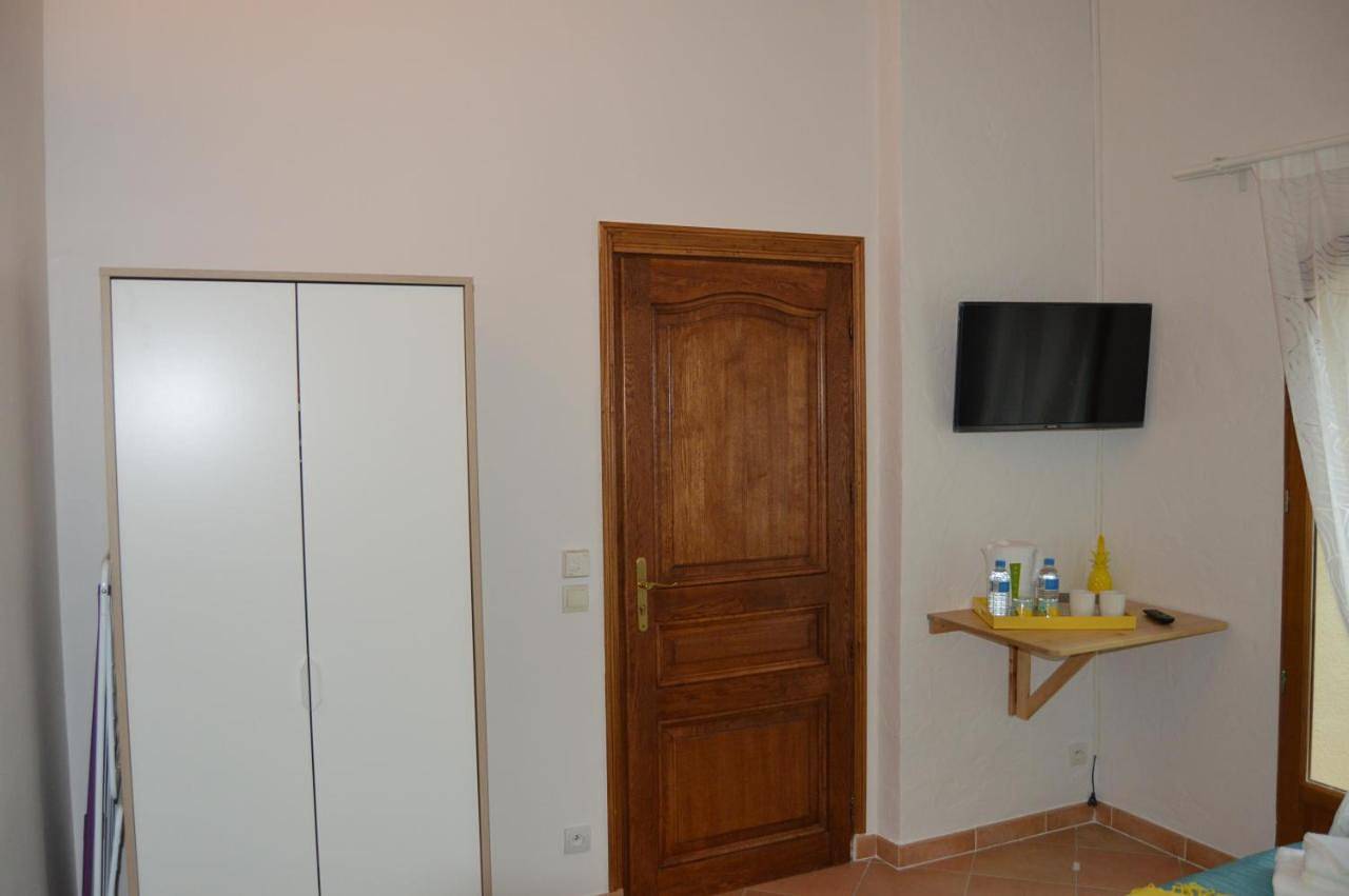 Villa Asunda B&B Spa & Sauna, Chambres d'Hôtes in Saint-Maximin-la-Sainte-Baume, Région de Brignoles