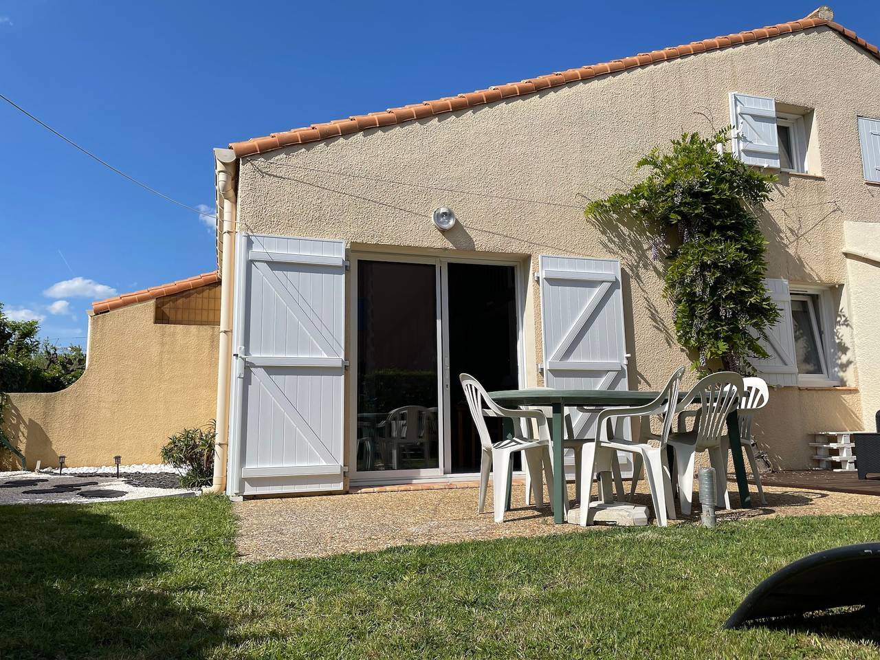 Casa de vacaciones independiente con terraza, jardín privado y aire acondicionado in Saint-Cyprien, Costa mediterránea (Francia)