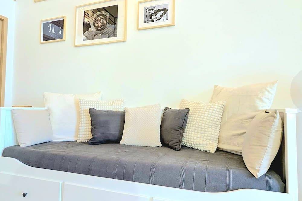 Comfortable accommodation in the heart of the vineyards in an old Fenil dating from 1815 in Marcy, Beaujolais
