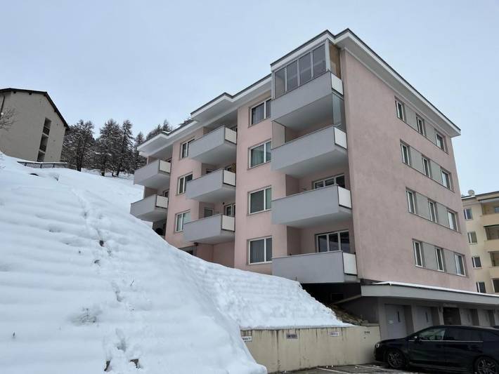 Ferienwohnung für 4 Personen, mit Balkon in Samedan