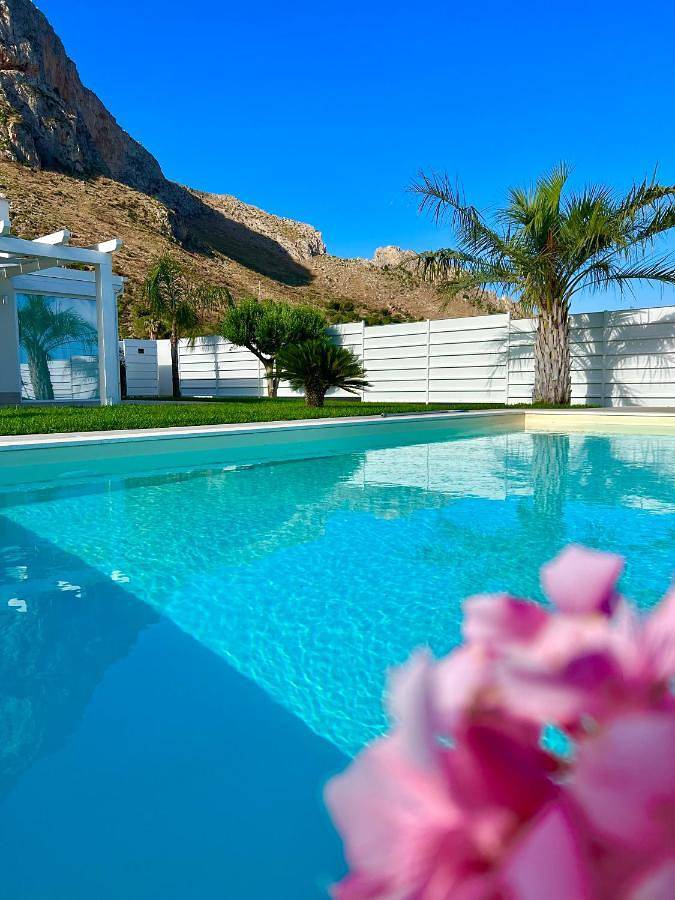 Villa per 5 persone, con panorama e piscina nonché giardino a Terrasini