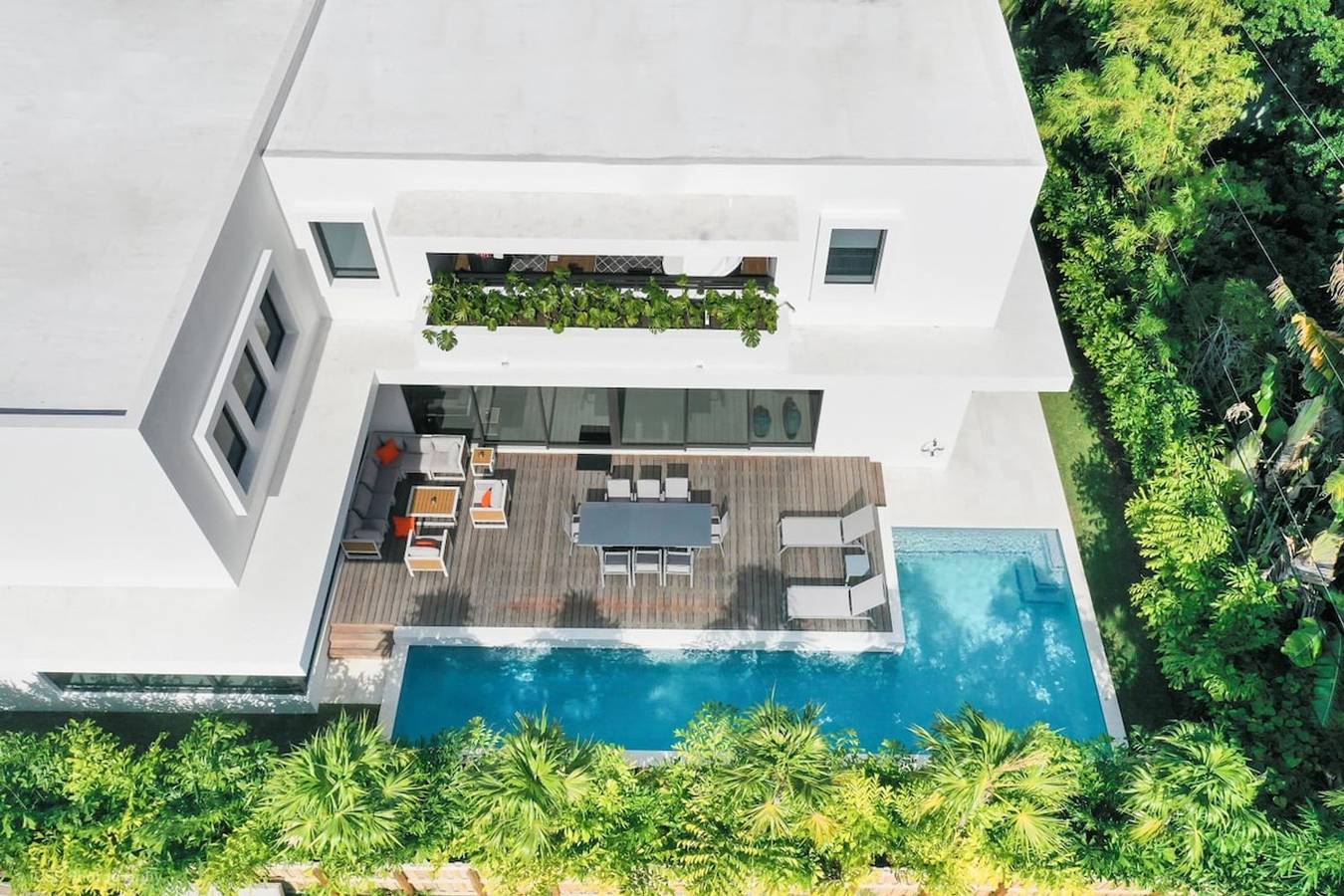 Modern Villa with Pool  and Tranquil Ambiance in North Bay Village, Florida
