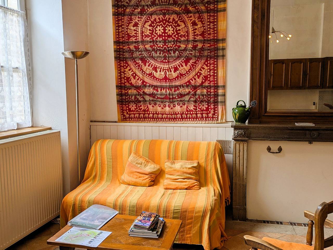 Cozy cottage with shared courtyard, Vézelay center in Vézelay, Morvan Regional Nature Park