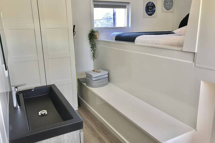 Quiet Waterloft near Amsterdam and Schiphol in Aalsmeer, Nordholland