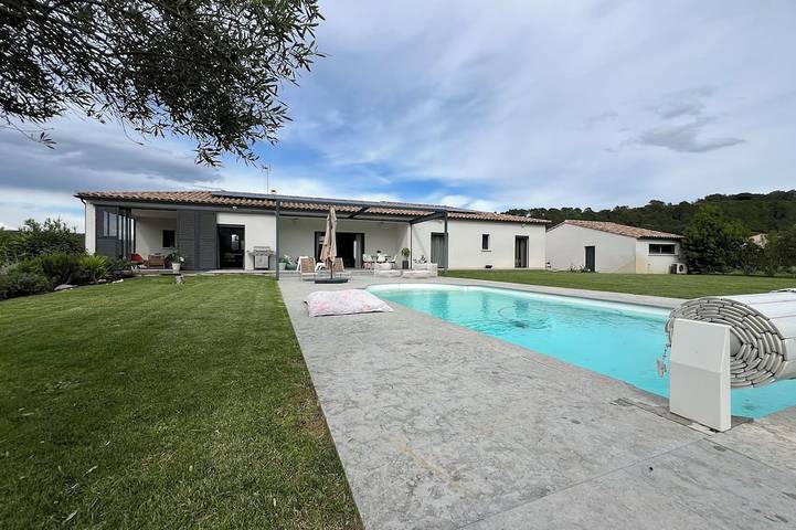 Location de vacances pour 10 personnes, avec jardin, animaux acceptés à Boissières