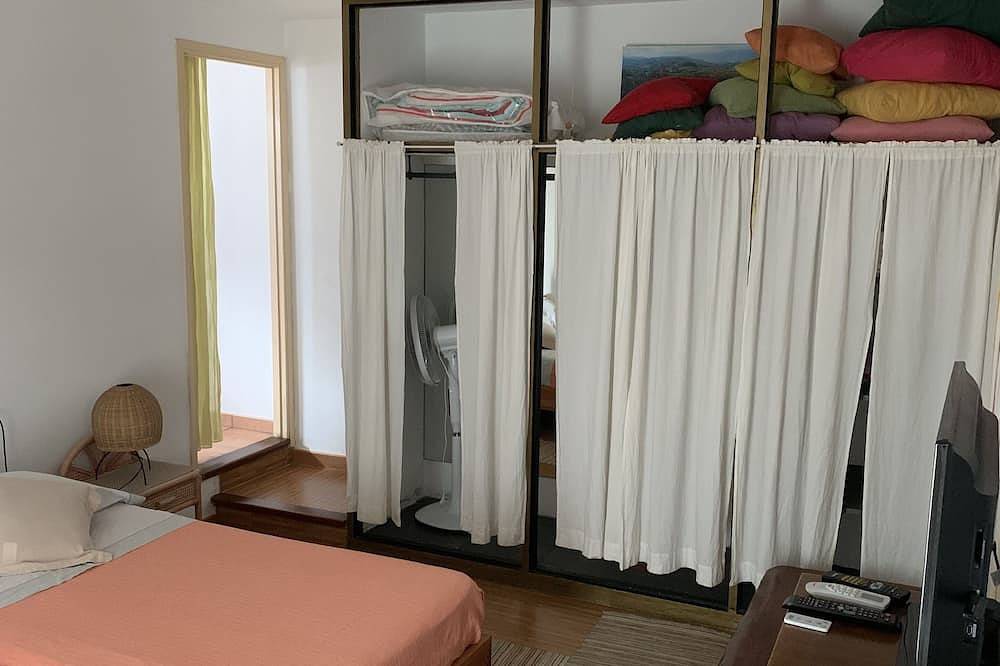 Bella villa con 3 letto con appartamento privato e piscina privata vicino alle spiagge in Cala Saladeta, Sant Antoni de Portmany