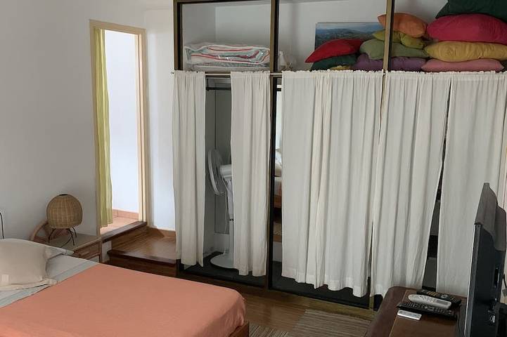 Belle villa de 3 chambres avec appartement privé et piscine privée à proximité des plages in Cala Saladeta, Sant Antoni de Portmany