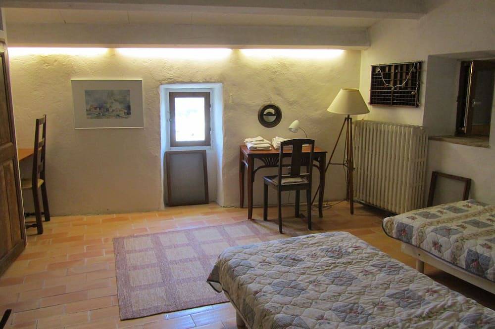 Mas provençale 18ème avec piscine chauffée, climatisation, proche Uzès in Belvézet, Région de Nîmes