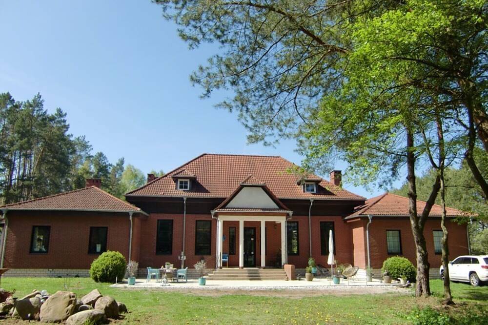 500 sqm villa on 8,000 sqm of land, 2000 m from the beach in Stettiner Haff