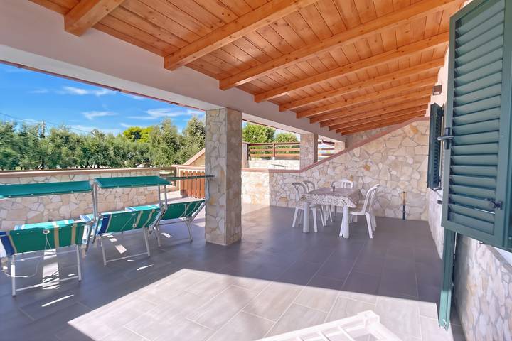 Appartamento intero, Appartamento 'La Mignola - Quadri 6' con Terrazza Privata, Wi-Fi e Aria Condizionata in Vieste, Gargano
