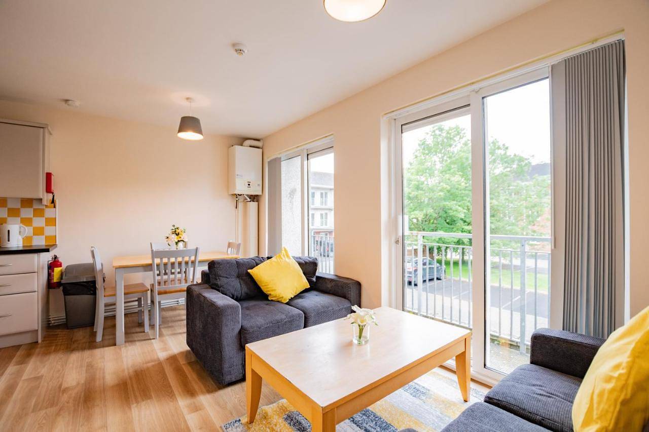 Entire apartment, Four-Bedroom Apartment in Limerick, County Limerick