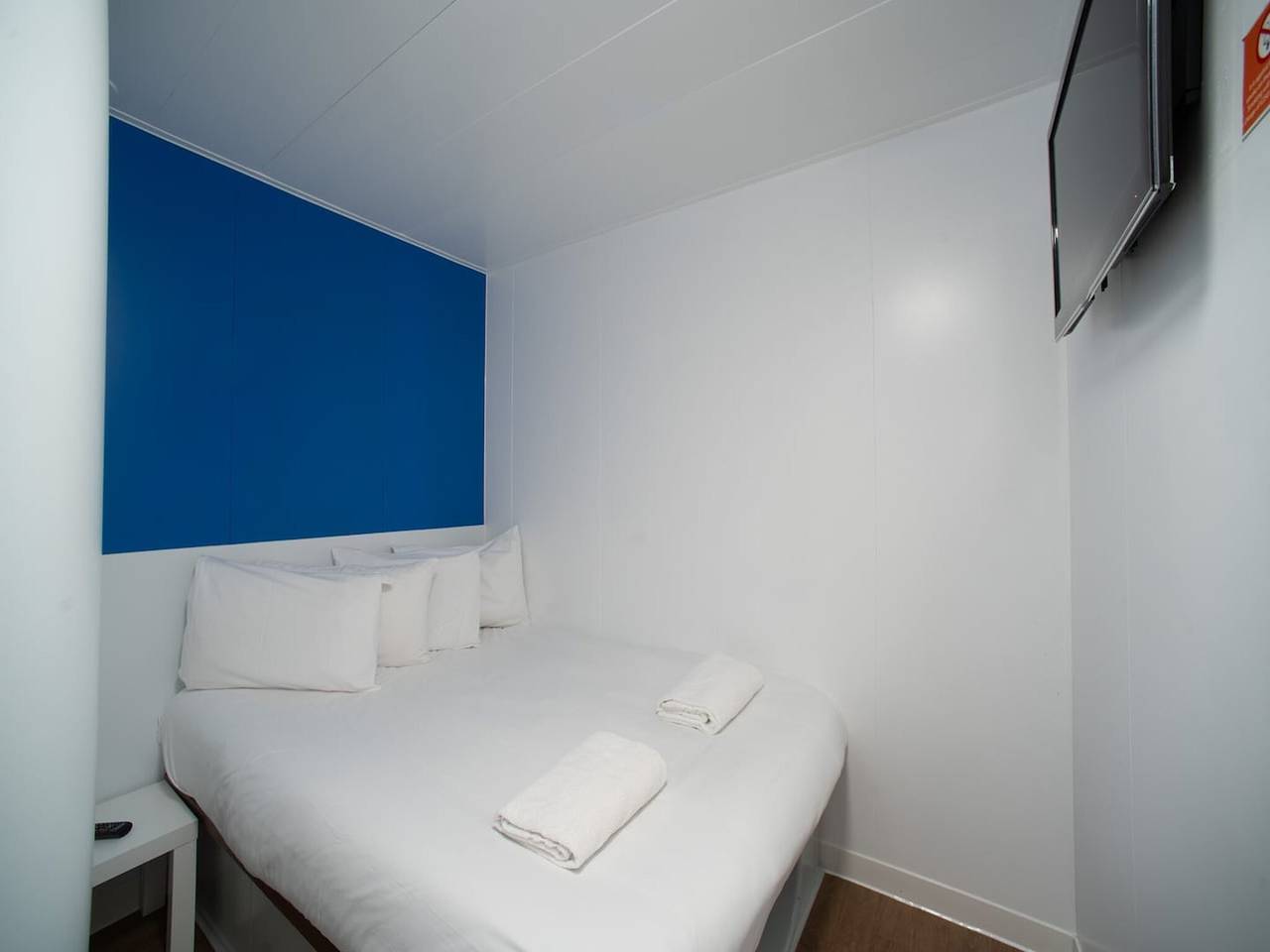 Compact Double Room in Luton, Chiltern Hills