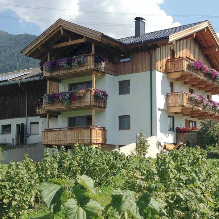 Ferienwohnung für 2 Personen, mit Balkon und Garten sowie Ausblick in Obsteig