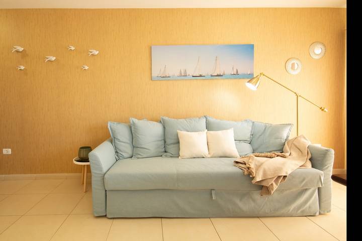 Ferienwohnung für 5 Personen, mit Balkon und Meerblick sowie Pool