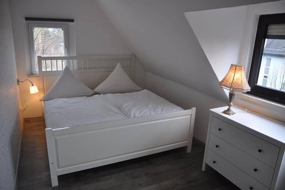 Ganze Wohnung, Historisch: Am Fuß des Elbhangs unweit des Blauen Wunders direkt am Elberadweg. in Loschwitz, Dresden