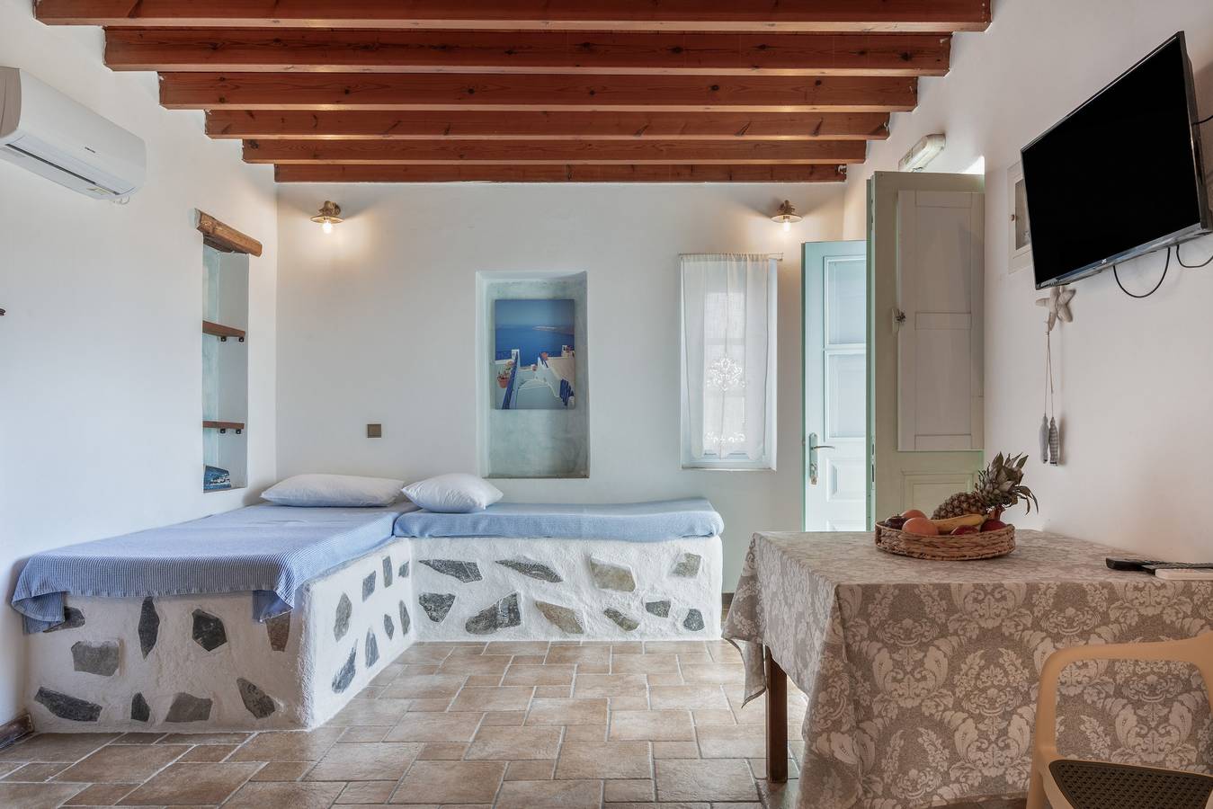 Apartment In A Hotel 'Family Room No 1' with Shared Pool, Wi-Fi and Air Conditioning in Skala (Patmos), Dodecanese
