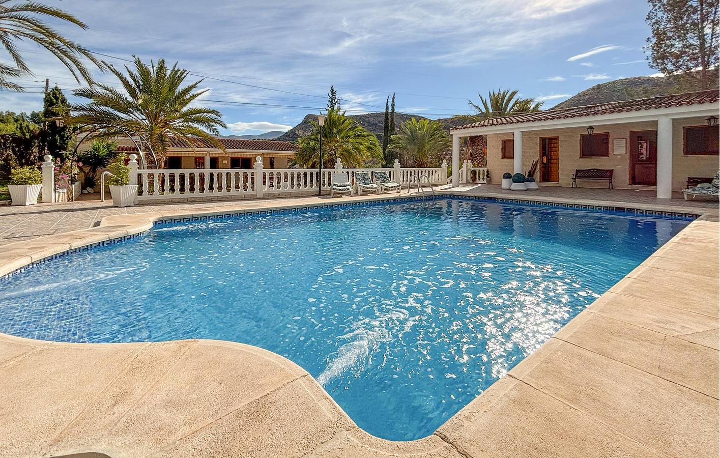 Reizende 1000 sq ft große Wohnung mit Pool und Terrasse in der Nähe des Río Vinalopó in Elda, Alicante Binnenland