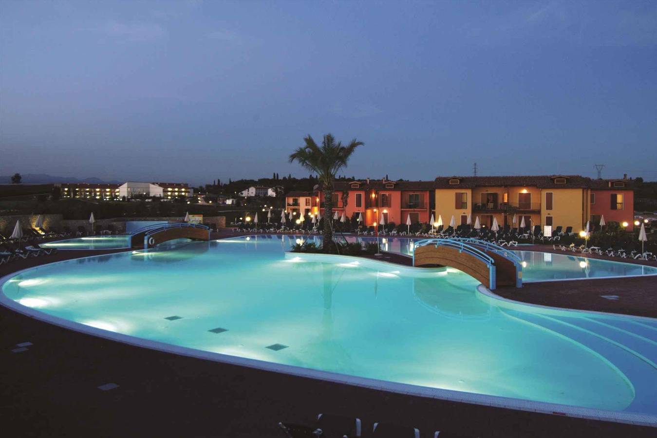 Appartamento intero, Appartamento per vacanze con piscina esterna e animazione per bambini in una splendida residenza  in Castelnuovo del Garda, Prealpi Gardesane