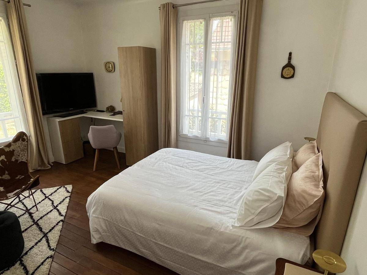 Double Room with Private Bathroom in Pomponne, Seine-et-Marne