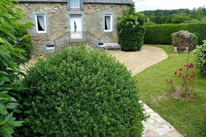 Gîte pour 7 personnes, avec jardin à Plouguenast