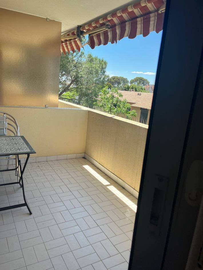 Gîte pour 4 personnes, avec balcon, adapté aux familles dans Boulouris