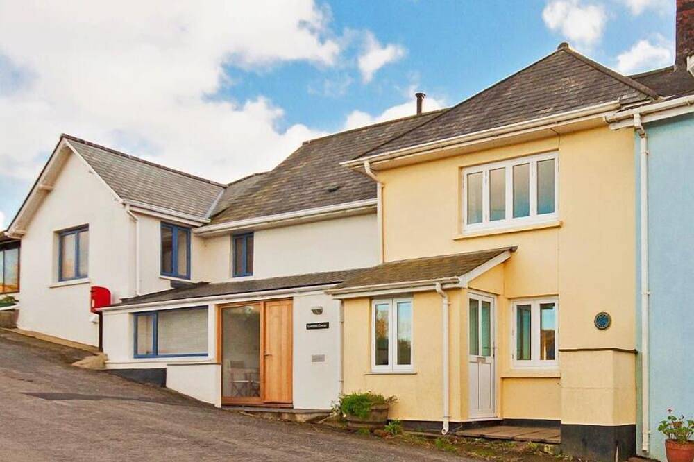 Bow Cottage, pet friendly, with open fire in East Portlemouth in East Portlemouth, South Devon