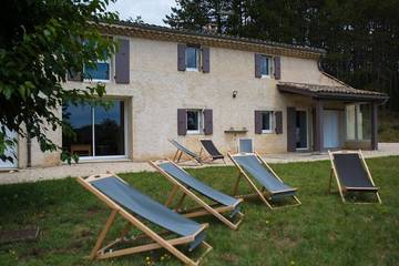 Gîte pour 8 personnes, avec terrasse et jardin à Aouste-sur-Sye