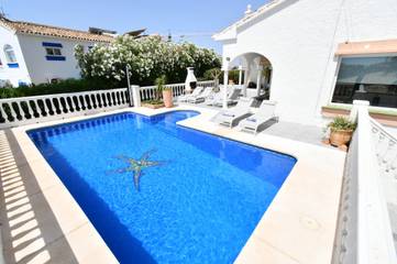 Villa for 8 People in Urbanización Playa Marina, Mijas, Photo 1