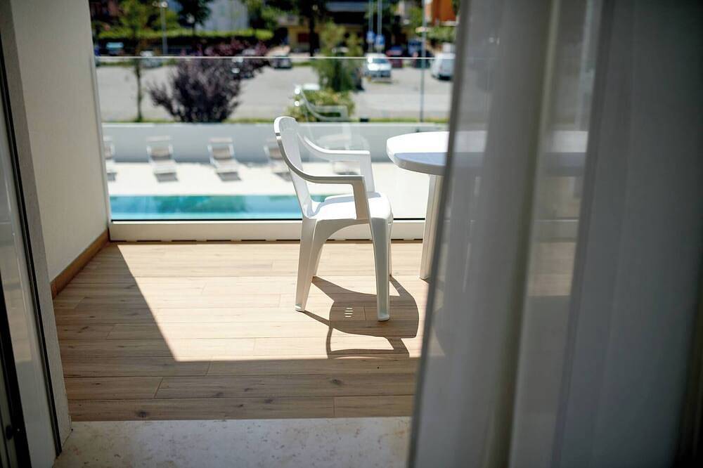 Entire apartment, West Village Appartamento - Nuovo con piscina in Lido di Jesolo, Jesolo