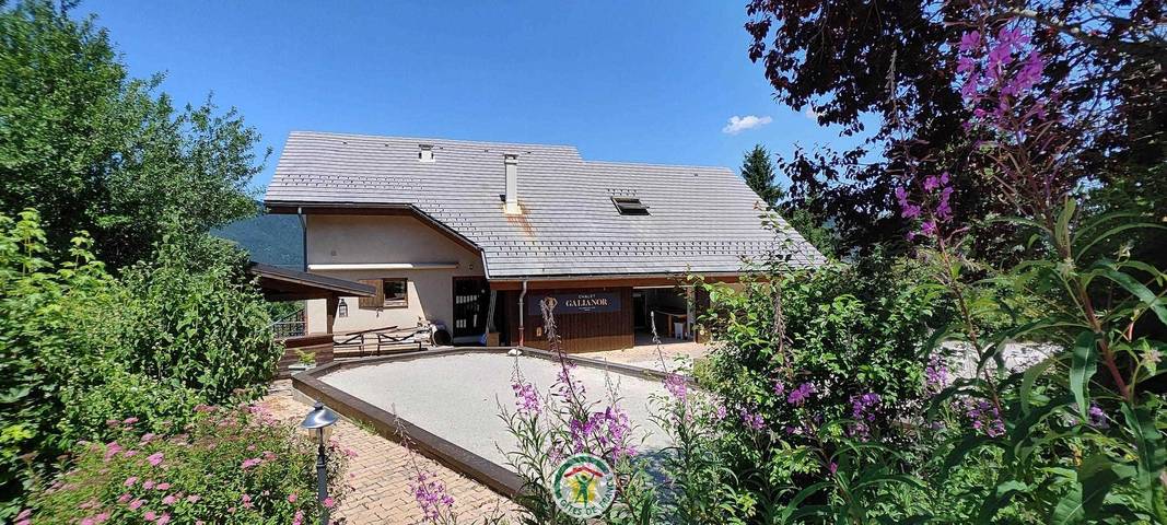 Gîte pour 14 personnes, avec jardin et terrasse - 1