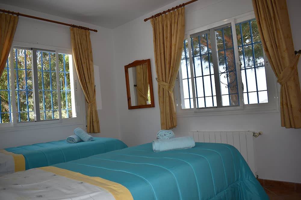 Villa La Frasca with private pool for 4 people and beautiful sea views in Sayalonga, Costa del Sol