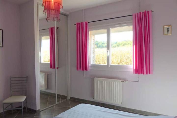 Gîte pour 6 personnes, avec piscine ainsi que jardin et terrasse à Isle-et-Bardais - 3