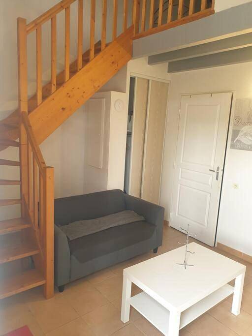 Appartement entier, Two-Bedroom Apartment in Gallargues-le-Montueux, Côte méditerranéenne (France)