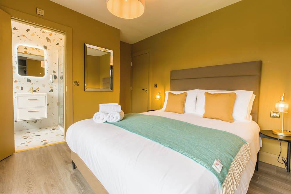 Luxury House approx 750m  Killarney Town Centre (accommodates 23) in Killarney, Killarney National Park