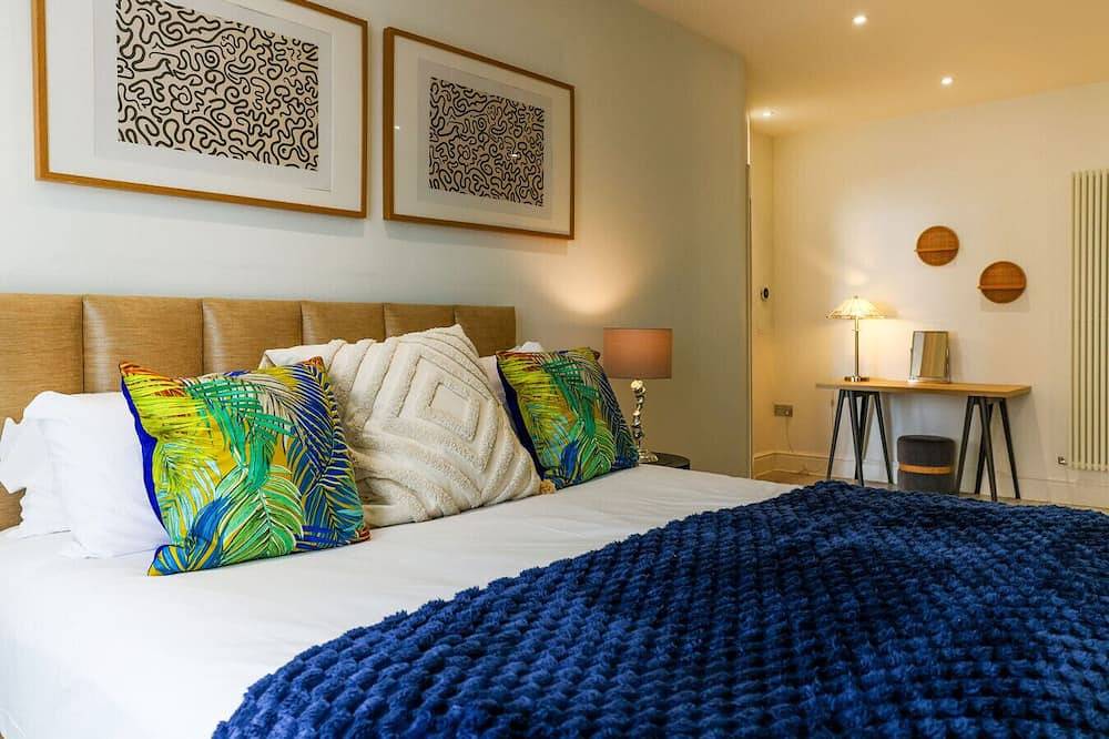 Entire apartment, Seaside Bliss:1-Bedroom Apt with Sea Views in Penarth, Cardiff