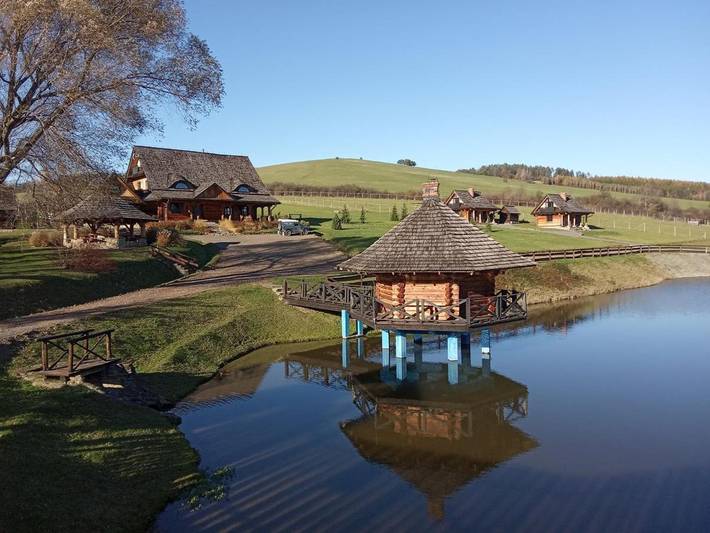 Gîte pour 5 personnes, avec Balcon et Terrasse ainsi que Jardin et Vue sur le lac dans Wysoczany