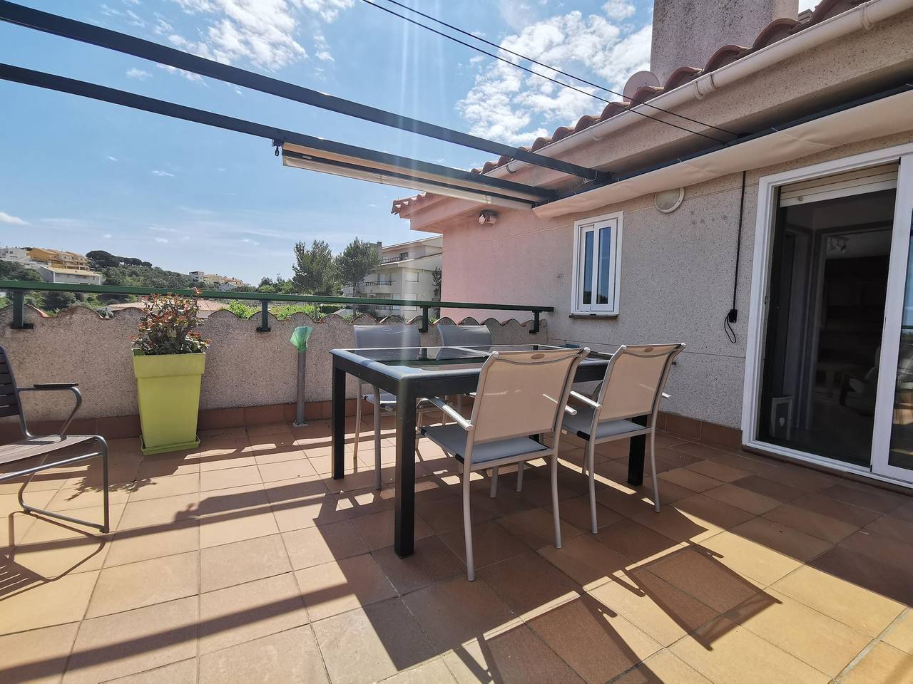 Apartamento entero, Ático con vistas panorámicas de Llançà y piscina in Llansá, Alt Empordà