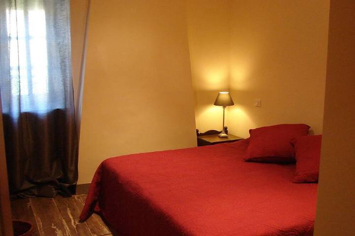Large self-catering cottage ideal for a large family (sauna, spa, heated pool). in Saint-Sylvestre, Región de Limoges