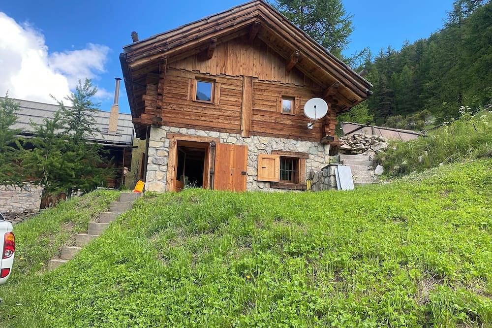 Quiet, authentic chalet in the heart of the Queyras, ideal for a truly relaxing break in Guillestre, Queyras