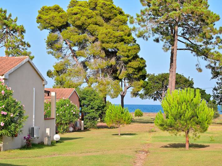 Ferienwohnung für 4 Personen, mit Terrasse und Garten sowie Ausblick auf Korsika