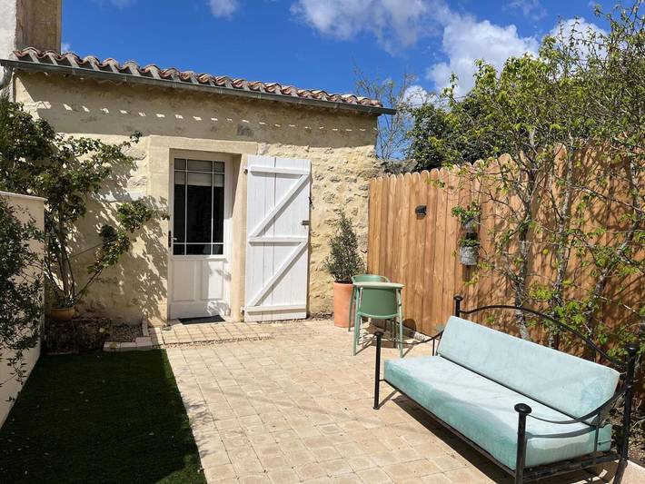 Gîte pour 2 personnes, avec Terrasse ainsi que Jardin et Piscine à Baurech