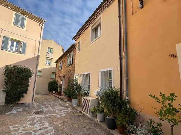 Gîte pour 2 personnes, avec terrasse et vue dans Office De Tourisme De Bormes Les Mimosas - Le Port