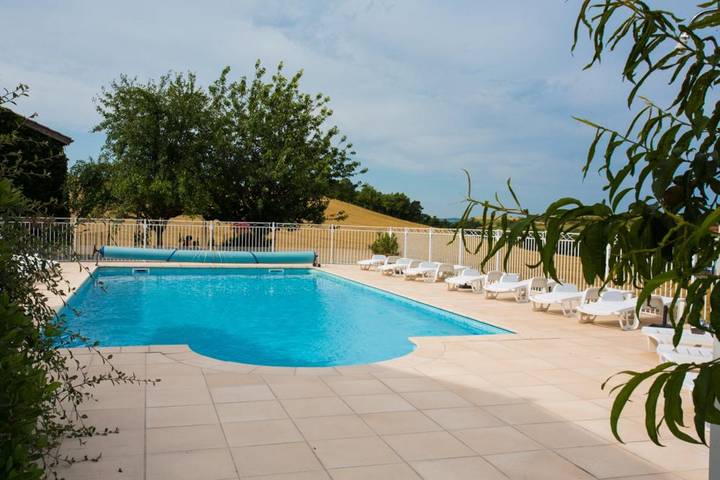 Gîte pour 4 personnes, avec sauna et piscine ainsi que jacuzzi et jardin à Castelnau-de-Lévis