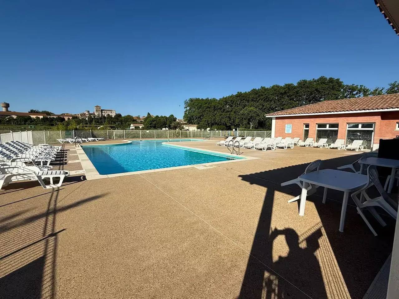 Encantadora Casa de Vacaciones Cerca de Béziers con Piscina Compartida in Béziers, Côte d'Améthyste
